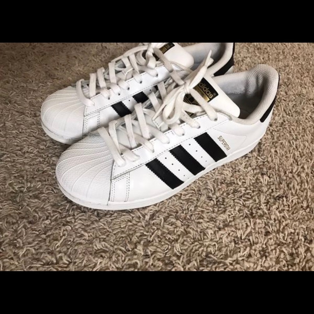 Adidas superstars size 9